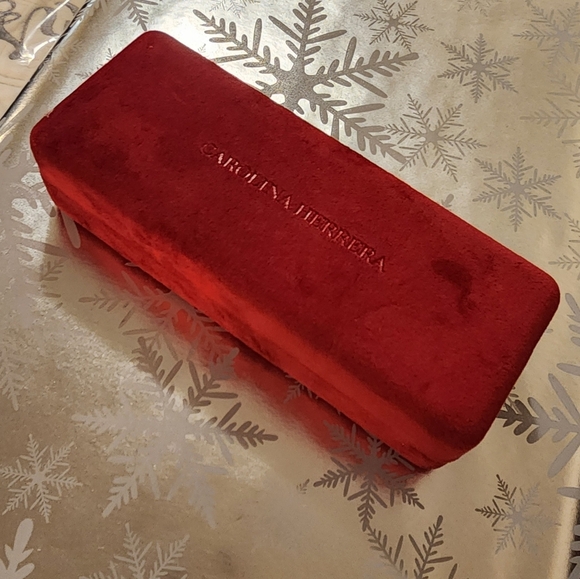 Pristine Carolina Herrera Vibrant Red Velvet Fabric Hard Case Eyeglasses Jewelry - Picture 4 of 10